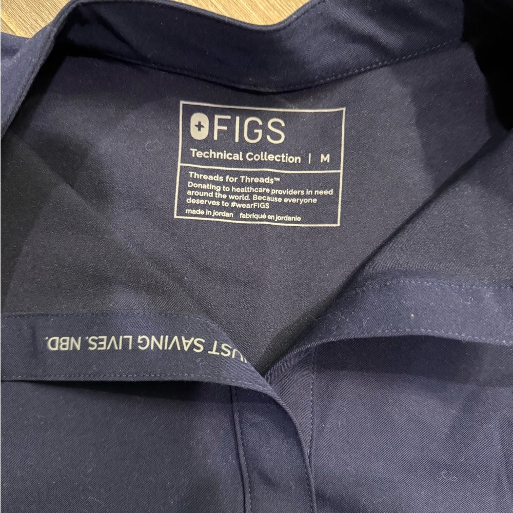 Figs Navy Three-Pocket Scrub Top - Picture 3 of 5